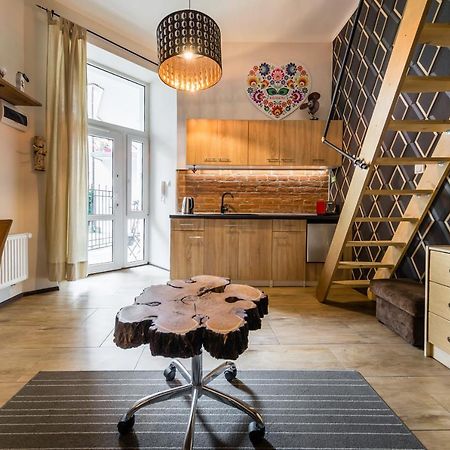 Studio Z Ogrodem Przy Starej Zajezdni Cracóvia Exterior foto