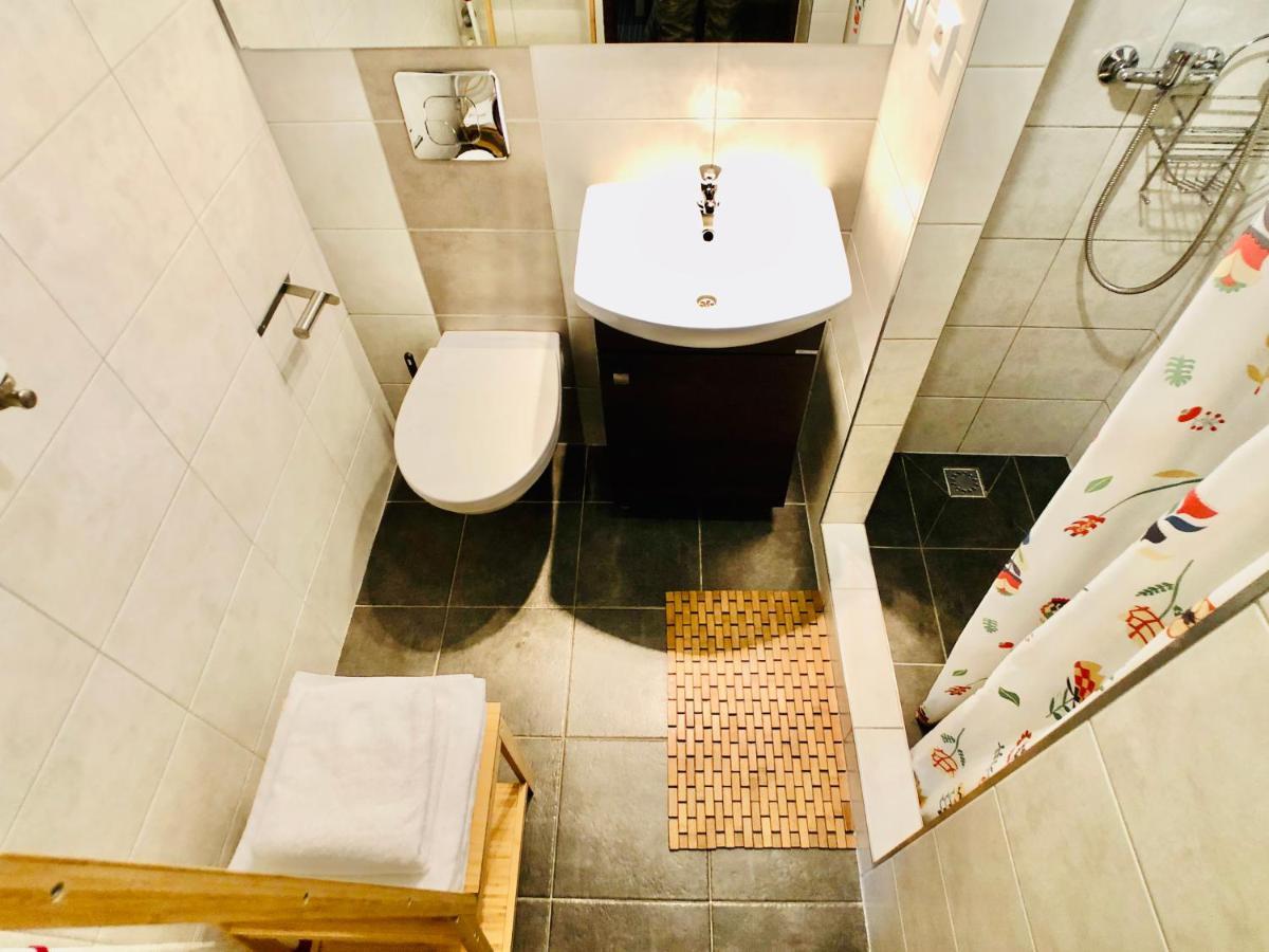 Studio Z Ogrodem Przy Starej Zajezdni Cracóvia Exterior foto