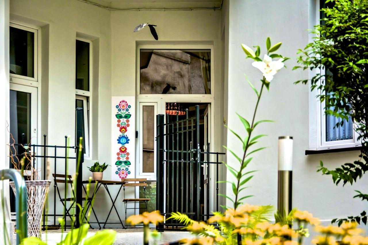 Studio Z Ogrodem Przy Starej Zajezdni Cracóvia Exterior foto